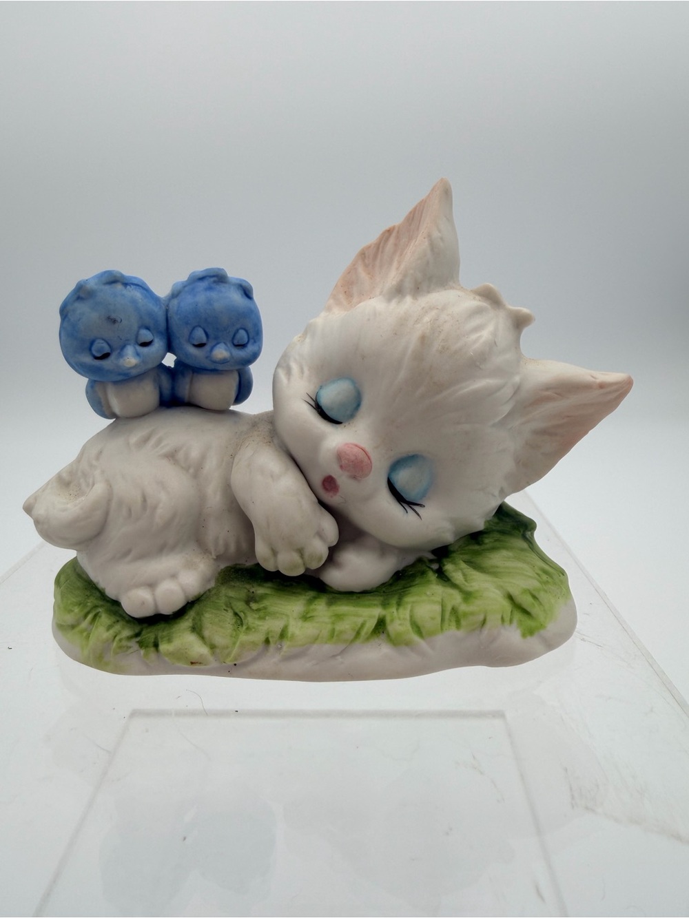 Vintage Lefton sleeping white kitten with two blue birds retired 1970s